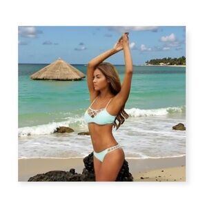 new Issa de’ mar 𖣴 Hina Cut Out Bikini Bottoms 𖣴 Mint 𖣴
Large 𖣴 Luxury Swimwear